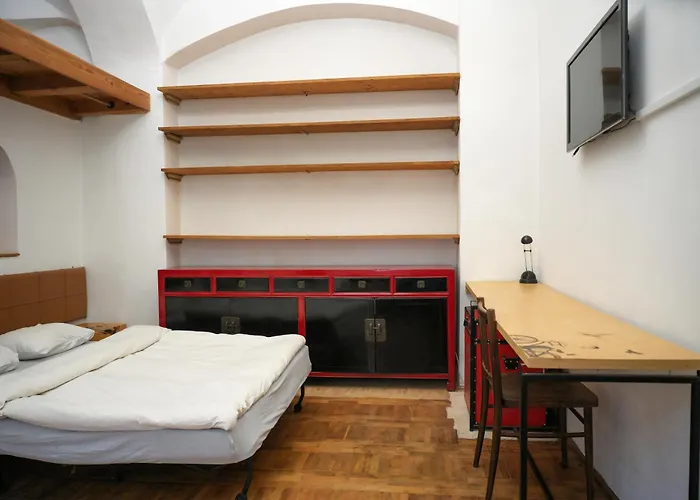 Charming In The Center *